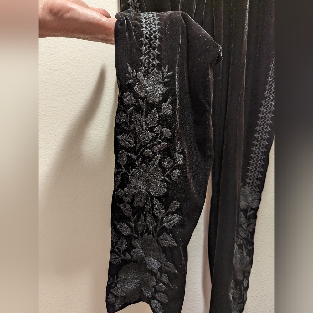 Johnny Was black velvet embroidered leggings